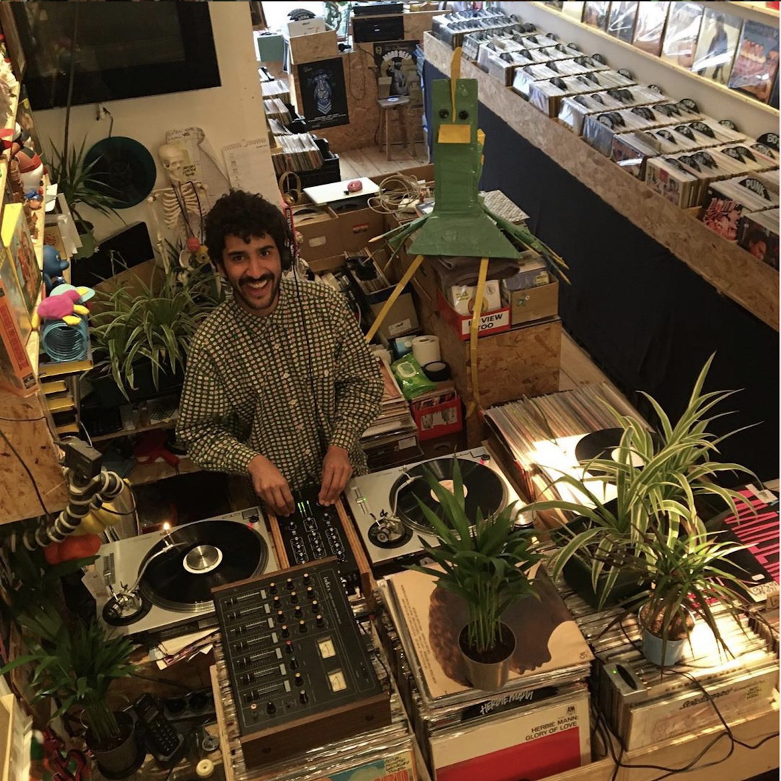 世界各国のレコード店をサポート！ATとDiscogsが提携