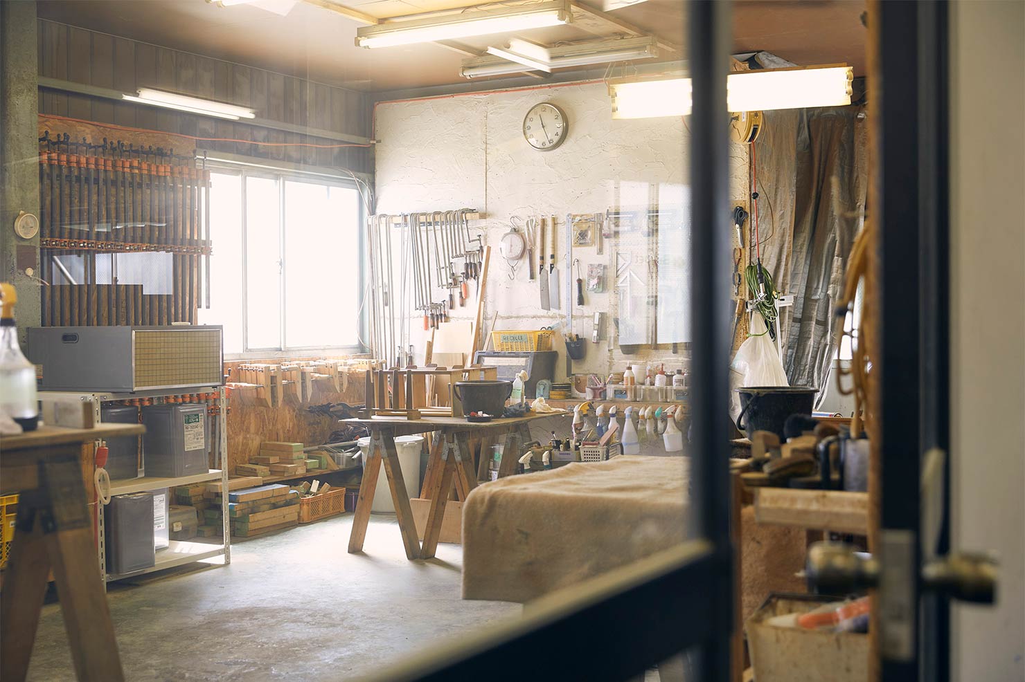 部屋でレコードをかけるのは、日頃の喧騒から離れ、空間の雰囲気を作り、心地よい時間を過ごす上でも、打って付け