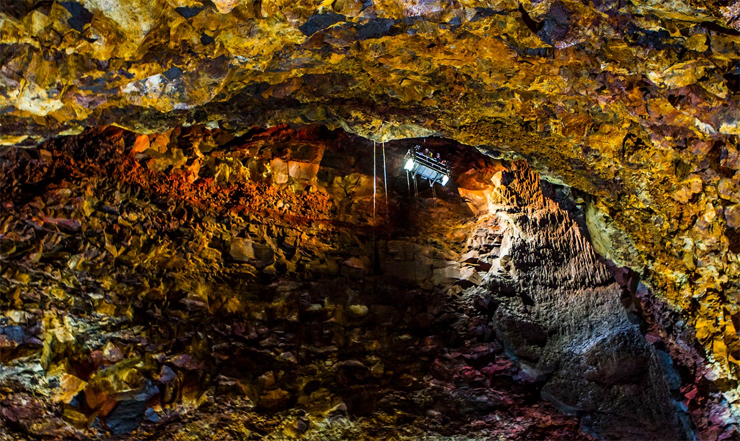 5,200年前の溶岩の洞窟Raufarhólshellirも、50人規模のライブイベント「The Lava Tunnel」の会場となる