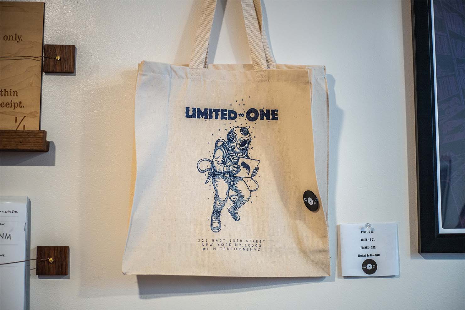 Limited To Oneのトートバッグ