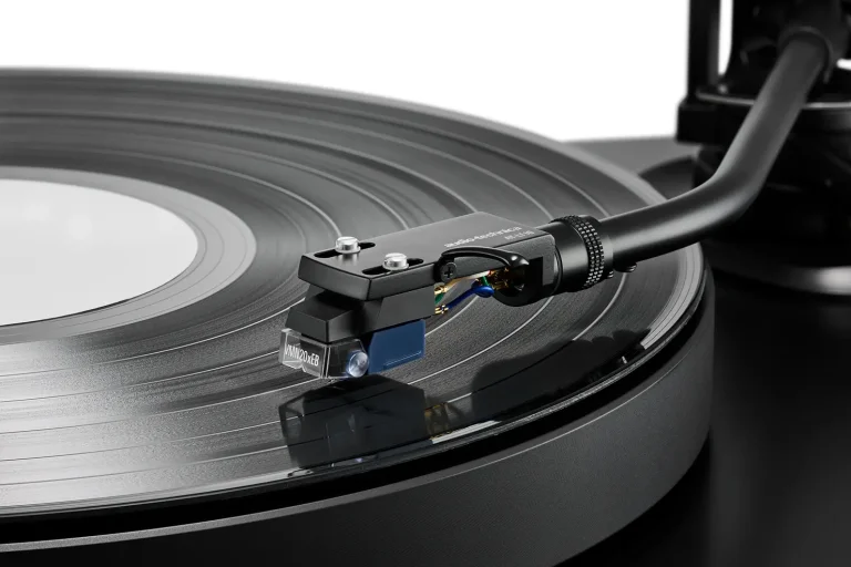 レコードがパチパチ鳴る？ノイズの原因と除去する方法を解説