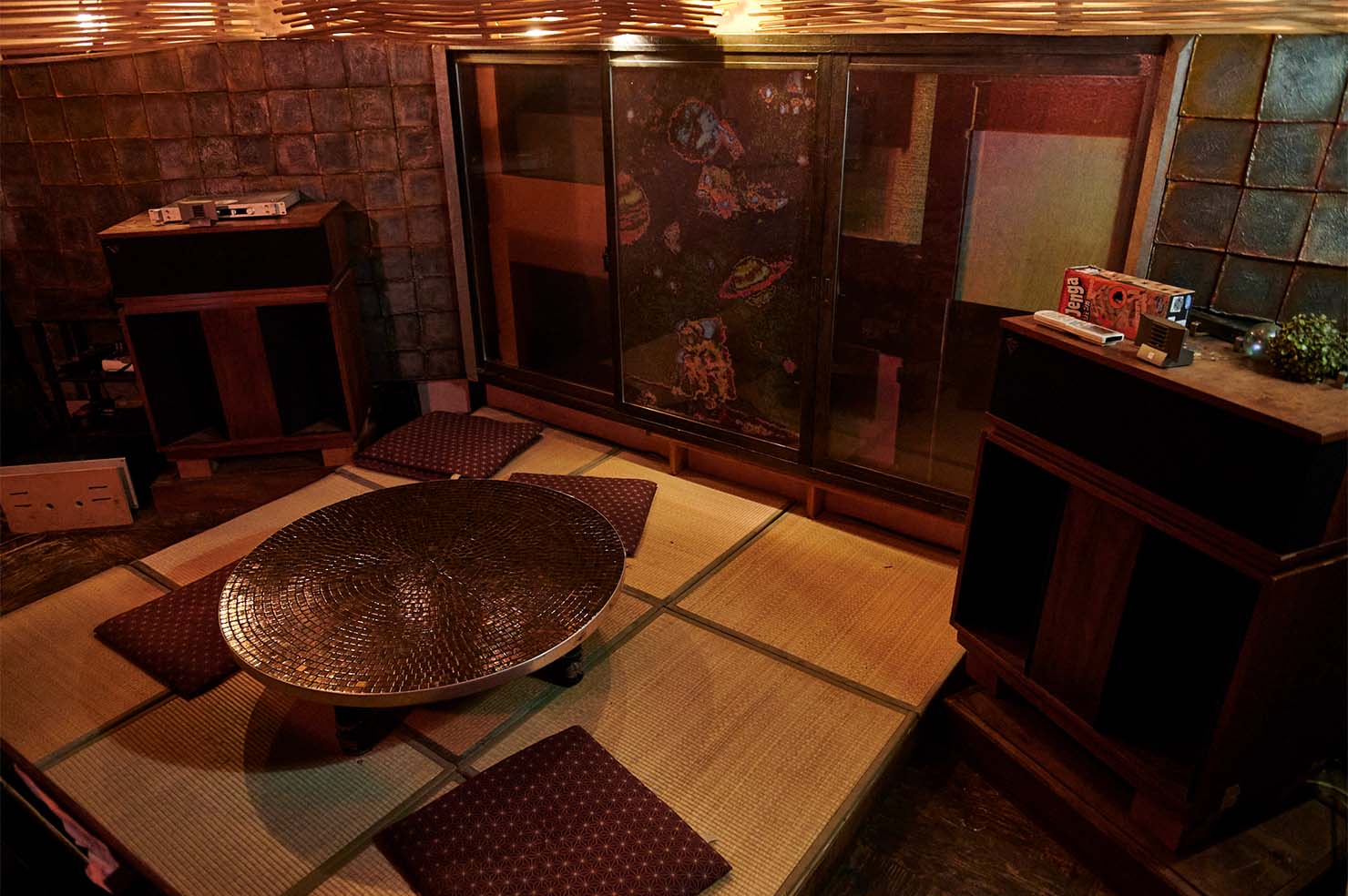 bar bonoboの2階は座敷になっており、スピーカーはKlipschornのHERITAGEが置かれている。 SEIさんいわく「メインフロアよりも理想の音に近い」とのこと
