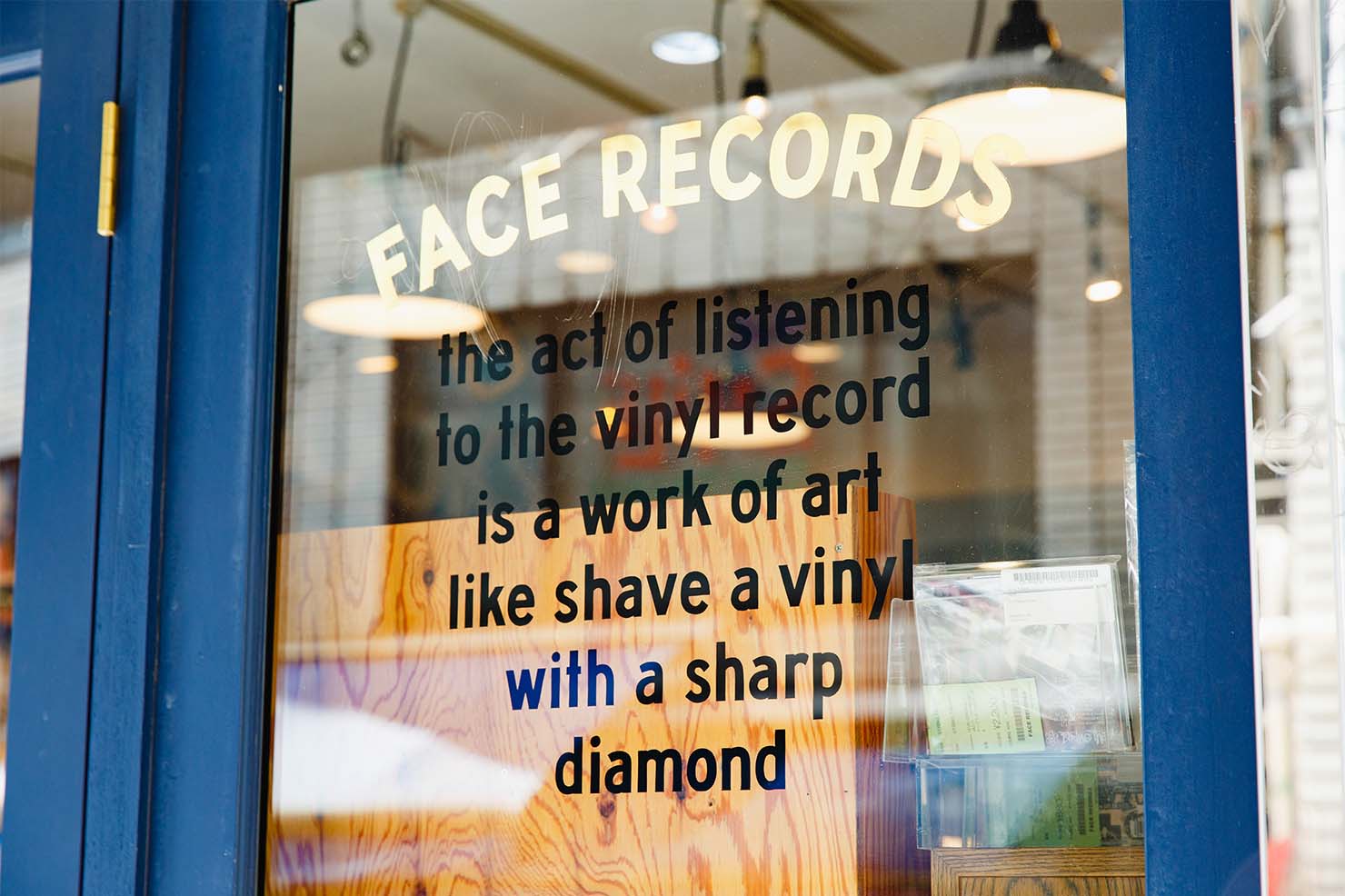 その頃は、CISCOとかManhattan Records、DMRみたいな大型店舗に対して、町のレコード屋さんみたいな小さなお店がどんどん増えだしたんですけど、Face Recordsはその先駆けだったと思います