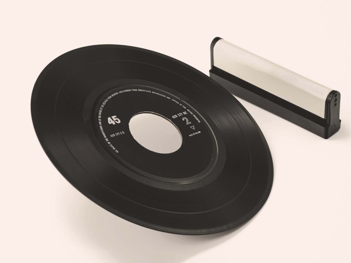 レコードの音溝をカビから守るためのお手入れ方法〜オーディオライターのレコード講座〜