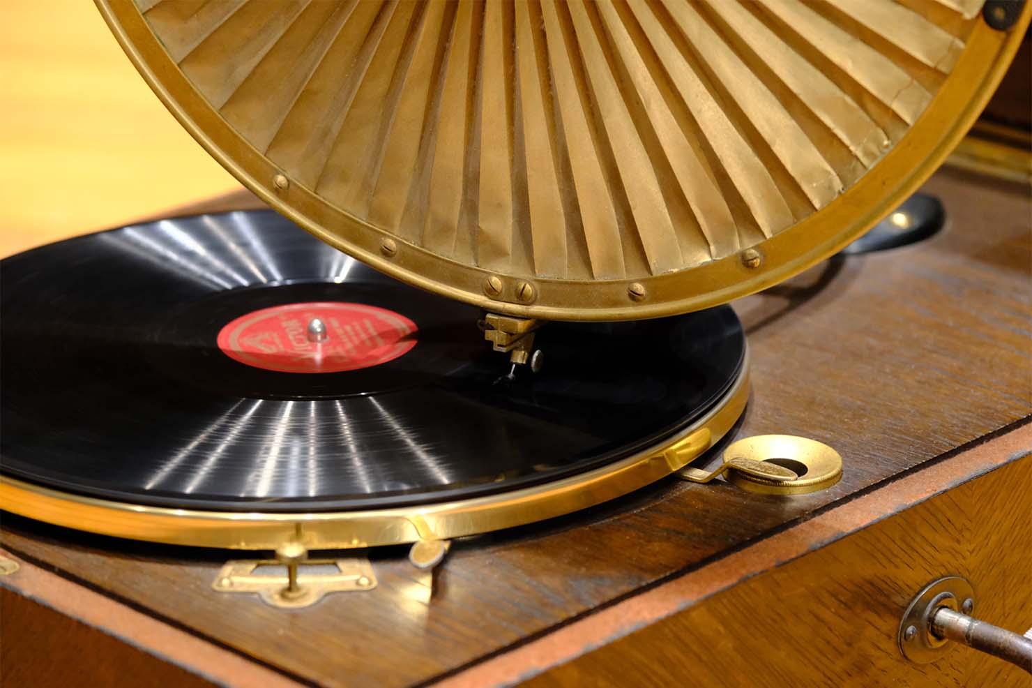 蓄音機の歴史と仕組み〜オーディオライターのレコード講座〜