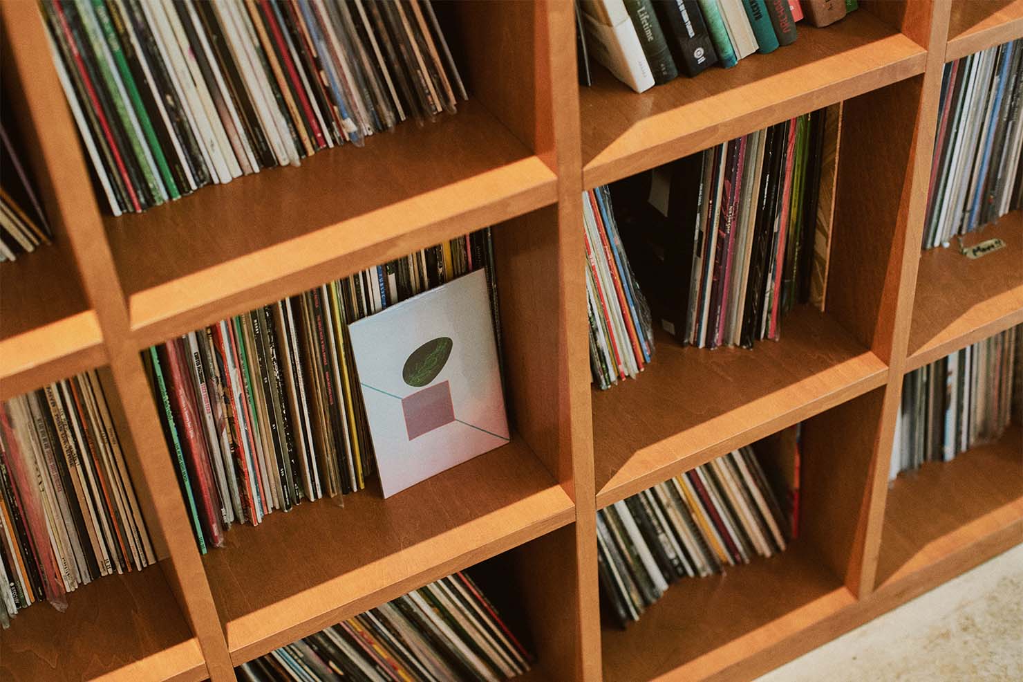 お店にあるたくさんのレコードは全て西さんのコレクション