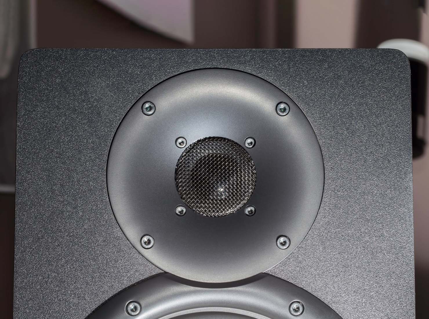 音質にも関係あり。スピーカーと素材のお話、振動板編 #5［金属＋α］〜オーディオライターのレコード講座〜