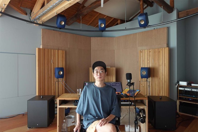 神戸・塩屋に移住した三浦康嗣、東京を脱出し立体音響スタジオを作った理由とは