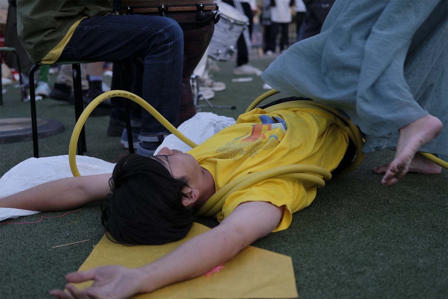 「地べた音楽祭」で自身もパフォーマンスに参加した今尾さん。