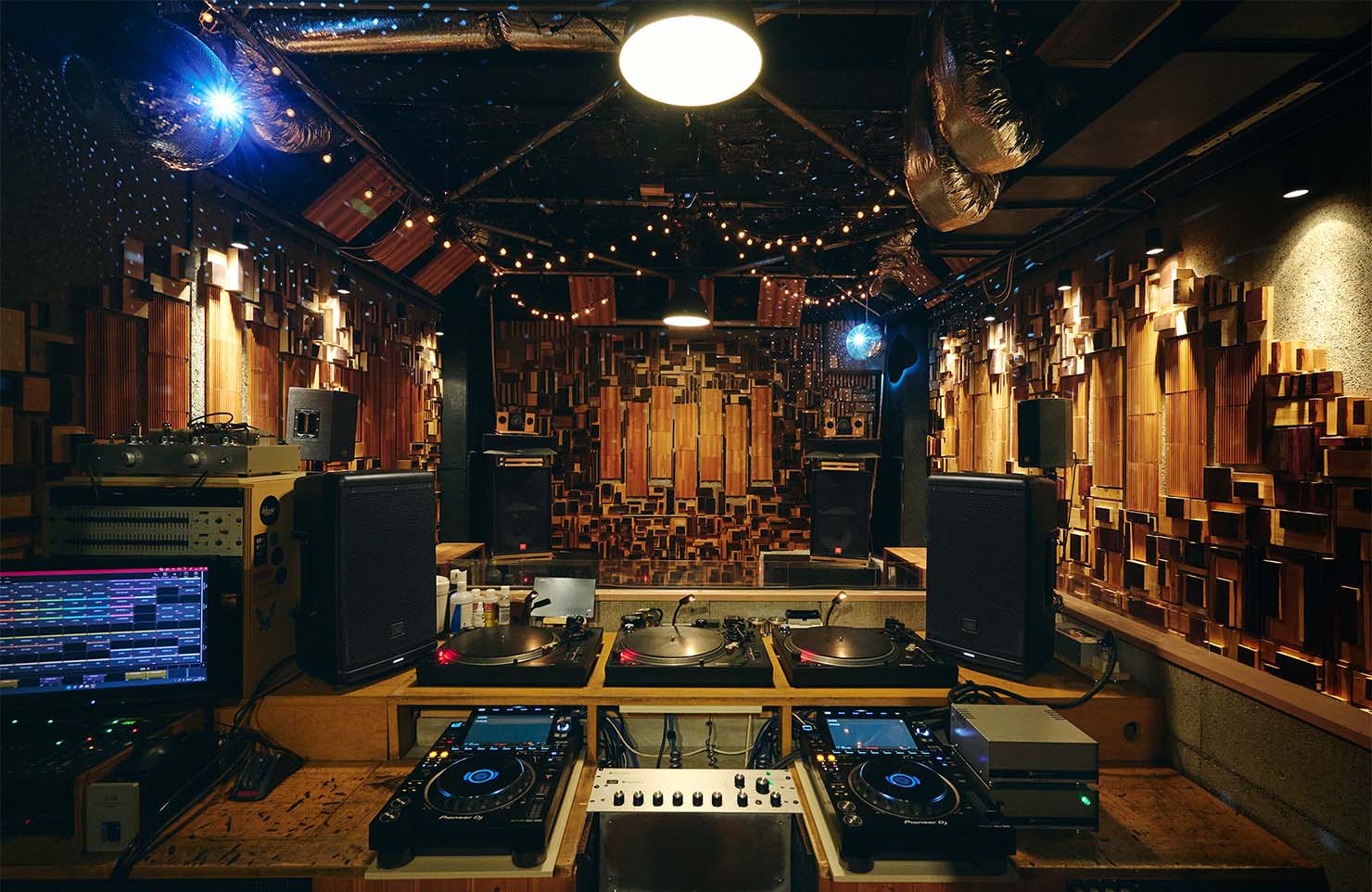DJがアナログに目覚める場を。名店のレガシーを継承するクラブ NUMMの挑戦