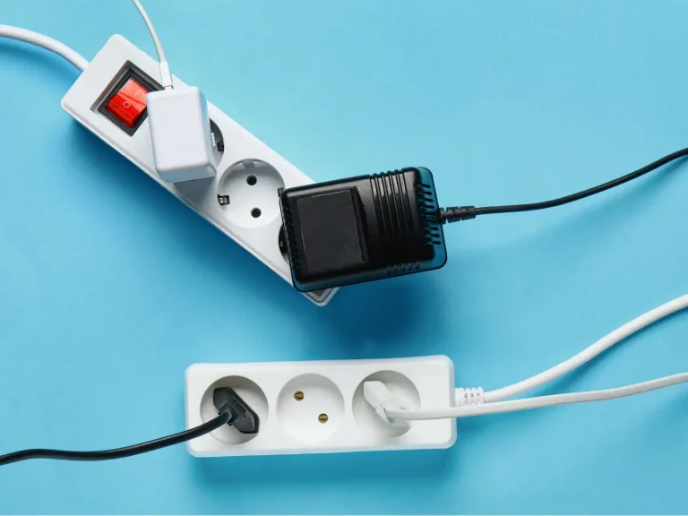 電気製品の「ACアダプター」は、いろいろな大きさがあるけど何が違うの？
