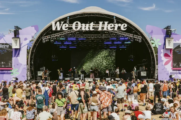 イギリスの音楽フェス『We Out Here』——コミュニティラジオの力を称える、新しいドキュメンタリーに迫る