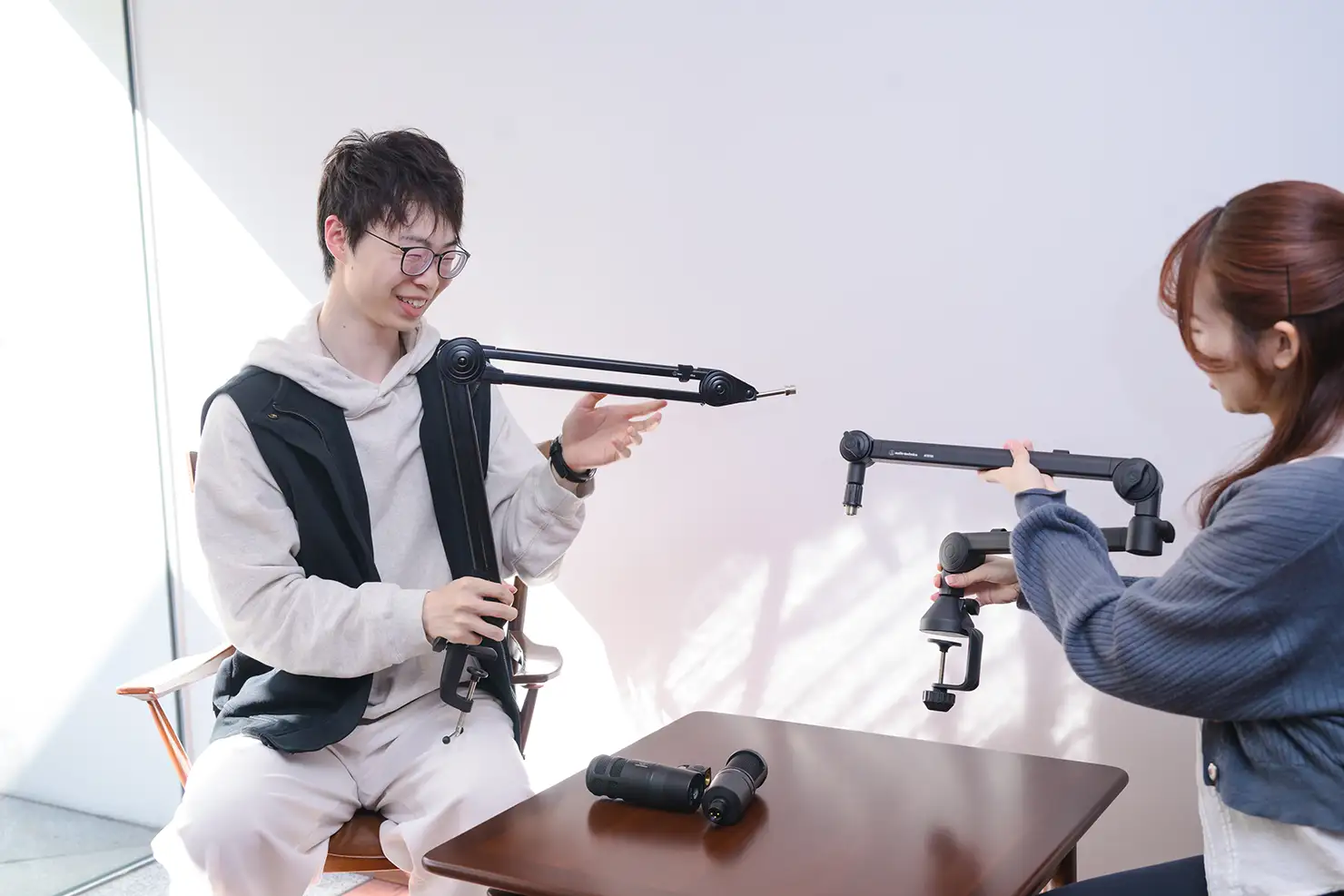 オーディオテクニカ商品開発部の山本(右)と、マーケティング本部の解(左)