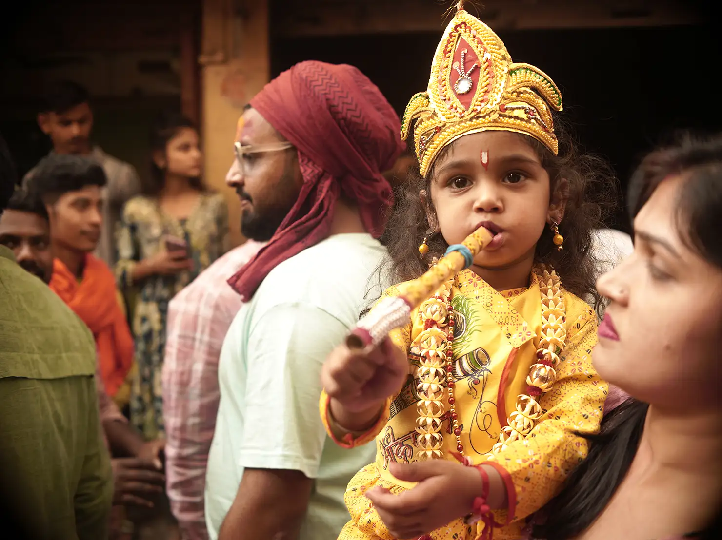 インドで目撃した世界最大の祭り「クンブ・メーラ」と群衆の力〜「表面張力」店主・加藤伊織のインド放浪記【前編】