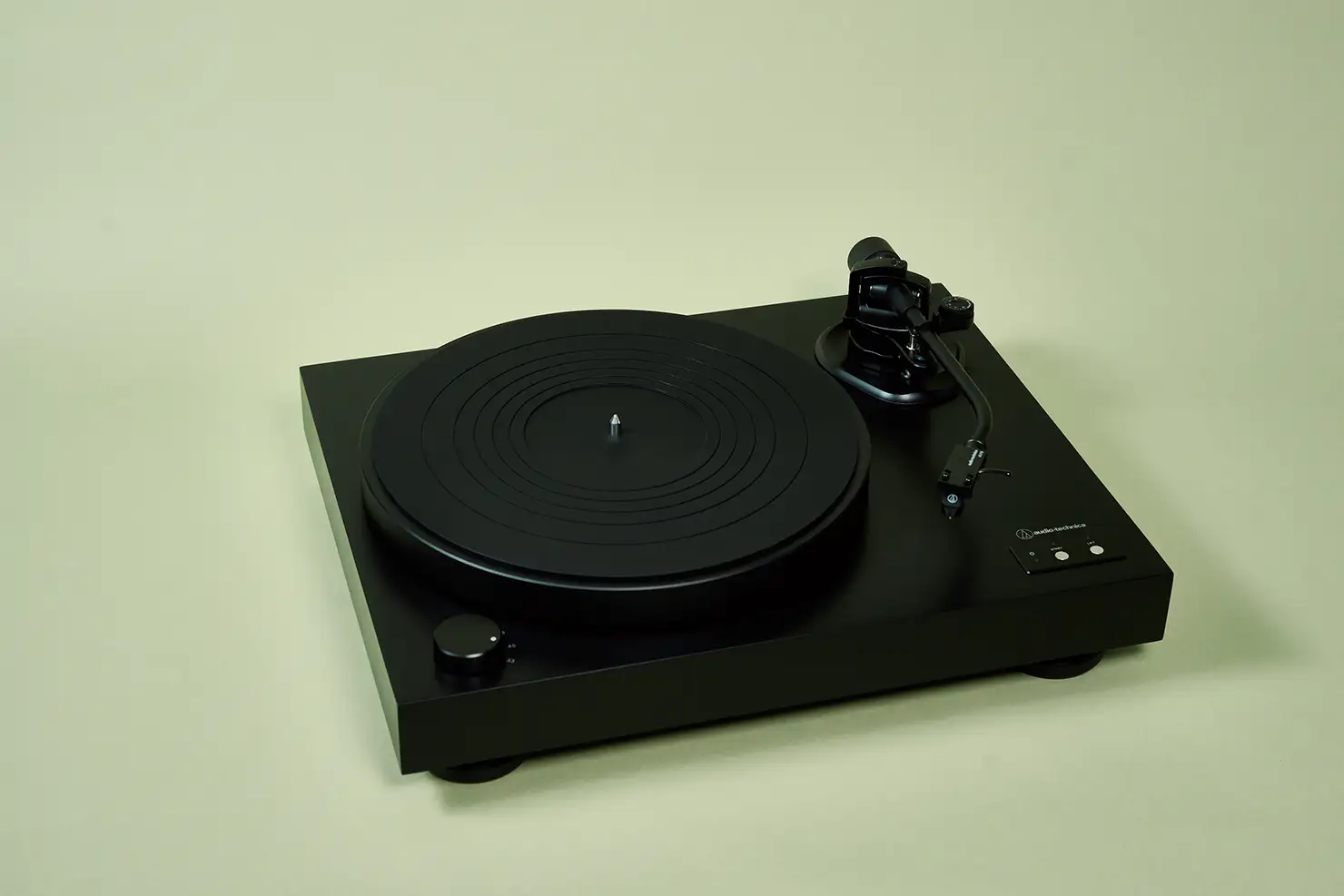 レコードプレーヤーの音、もっと良くなる？——『AT-LP8X』で実践