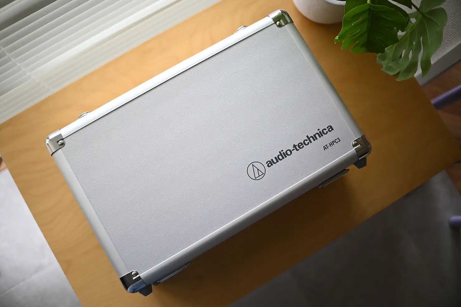 スクエアなフォルムに宿る、静かな機能美