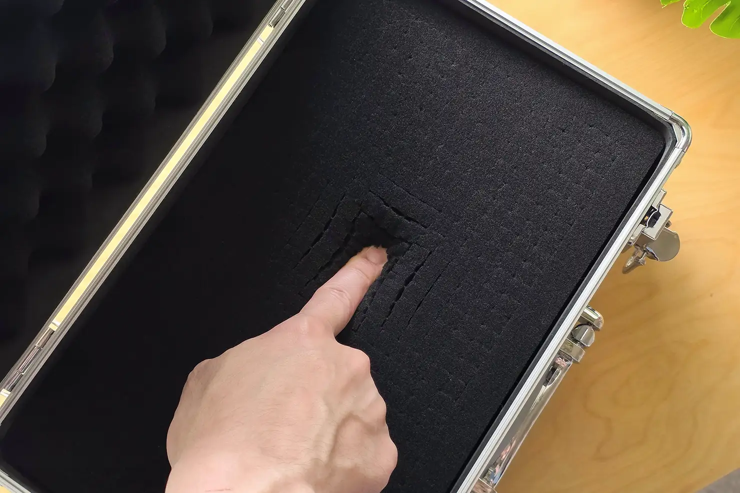 10mm四方の切れ目が入ったブロック状のプレカットスポンジこそ、AT-HPC3の最大の特徴