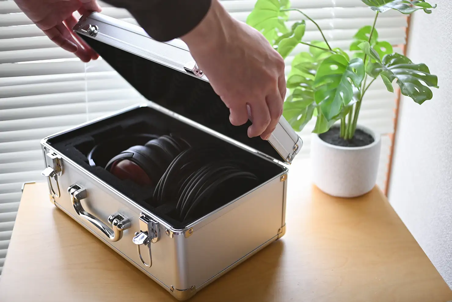 美しいスクエアケースは、部屋の景色を少しだけ上質なものにしてくれます