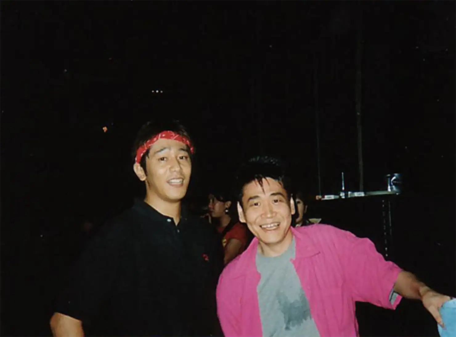 2001年「Back To The 80’s 東亜 Vol.1」開催時の仁さん(左)とダンスパートナーだった八日市憲宏さん(右)(提供:小畑仁/「BACK TO THE 80’s東亜」事務局)