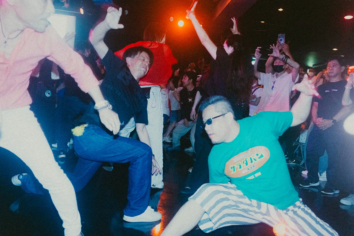 1984年から87年にかけて東亜で遊んでいたという男性。その後、シャコタンにはまってディスコは卒業。結婚、子育てを経て、2016年ごろから再び1人でディスコに通いはじめたという。東亜独自の踊りを踊るために、「Back To The 80’s 東亜」には欠かさず参加しているという。「東亜でレベッカを踊る時は、サビだけパラパラになるんだよ」と教えてくれた