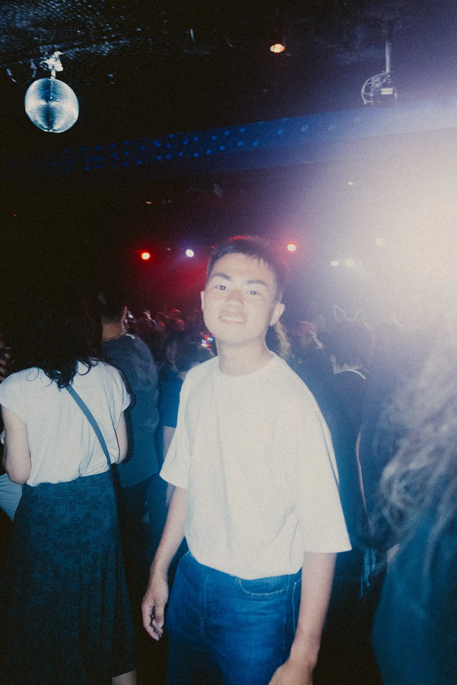 80’sカルチャーが大好きで、お父さんを説得して念願の東亜デビューを果たしたという中学生の男の子。この日は学校の体育祭を終えてから駆けつけたという。髪型やファッションに、日々の研究の成果が現れている