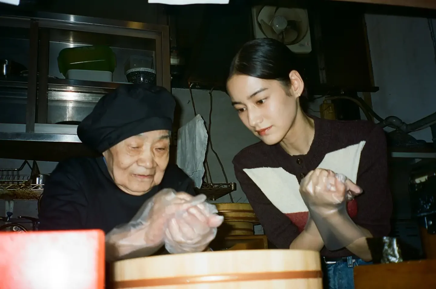 小竹ののかが、おにぎり修行へ。Omusubi Teshimaの82歳の“看板娘”から学んだこと