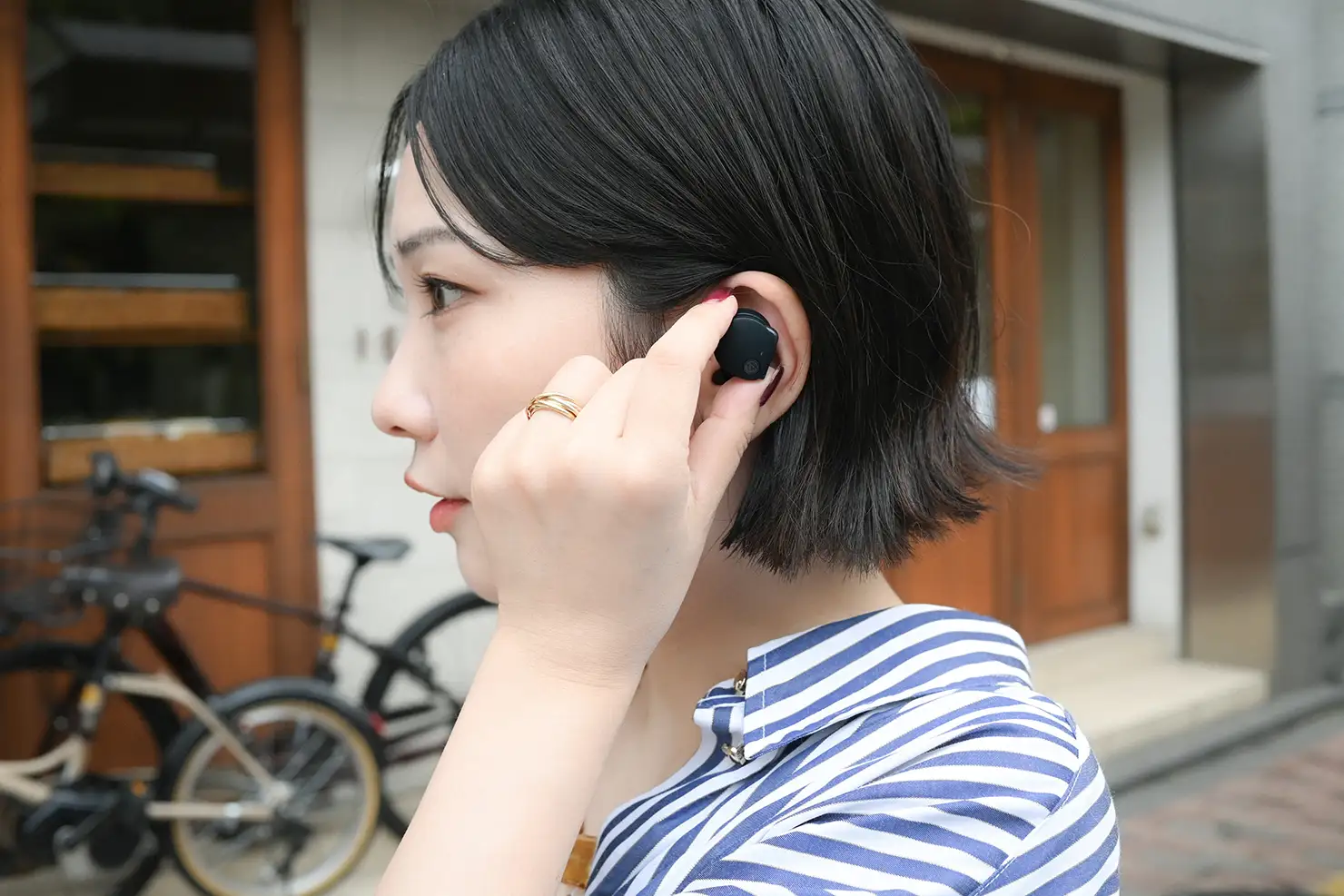 物理ボタンだから音楽の停止も確実に操作できるし、くっつければ電源オンになる