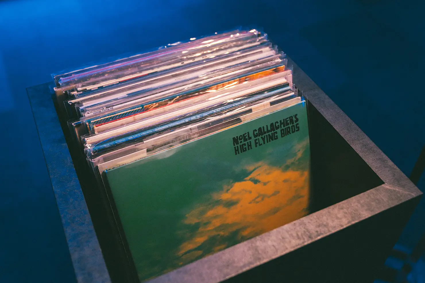 聴き比べはレコードボックスから選んだ1枚か、マーケット内で購入したレコードで体験