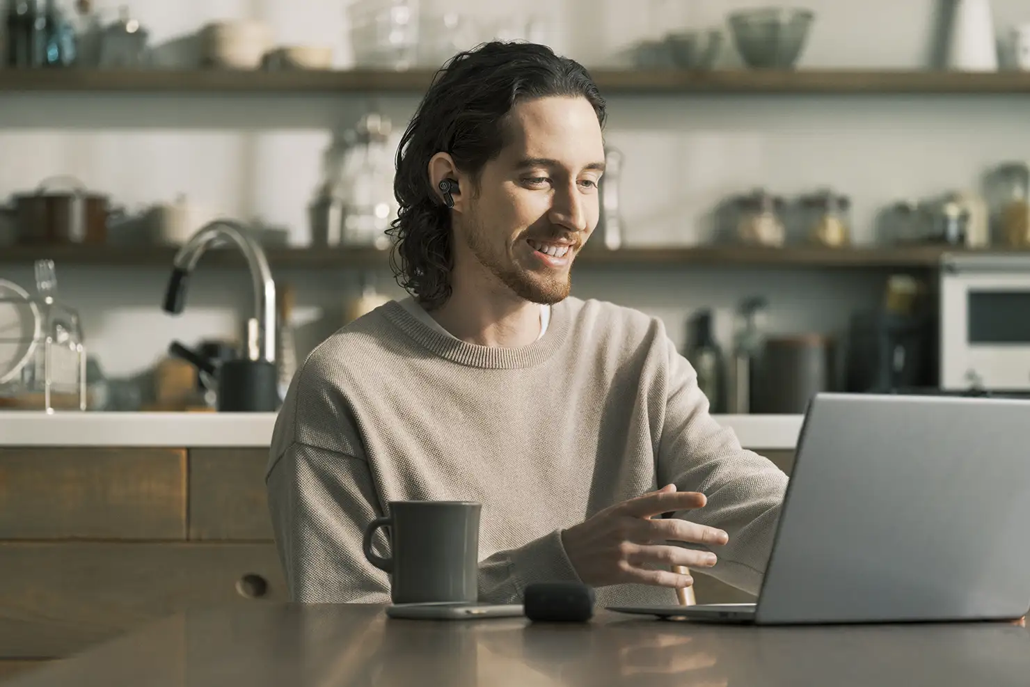 仕事向けイヤホンの選び方をご紹介。便利な機能付きのおすすめモデルも