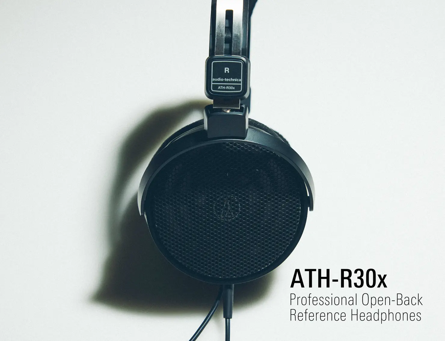 創造性を解き放つ、軽やかな装着感。自宅スタジオのための開放型ヘッドホン『ATH-R30x』