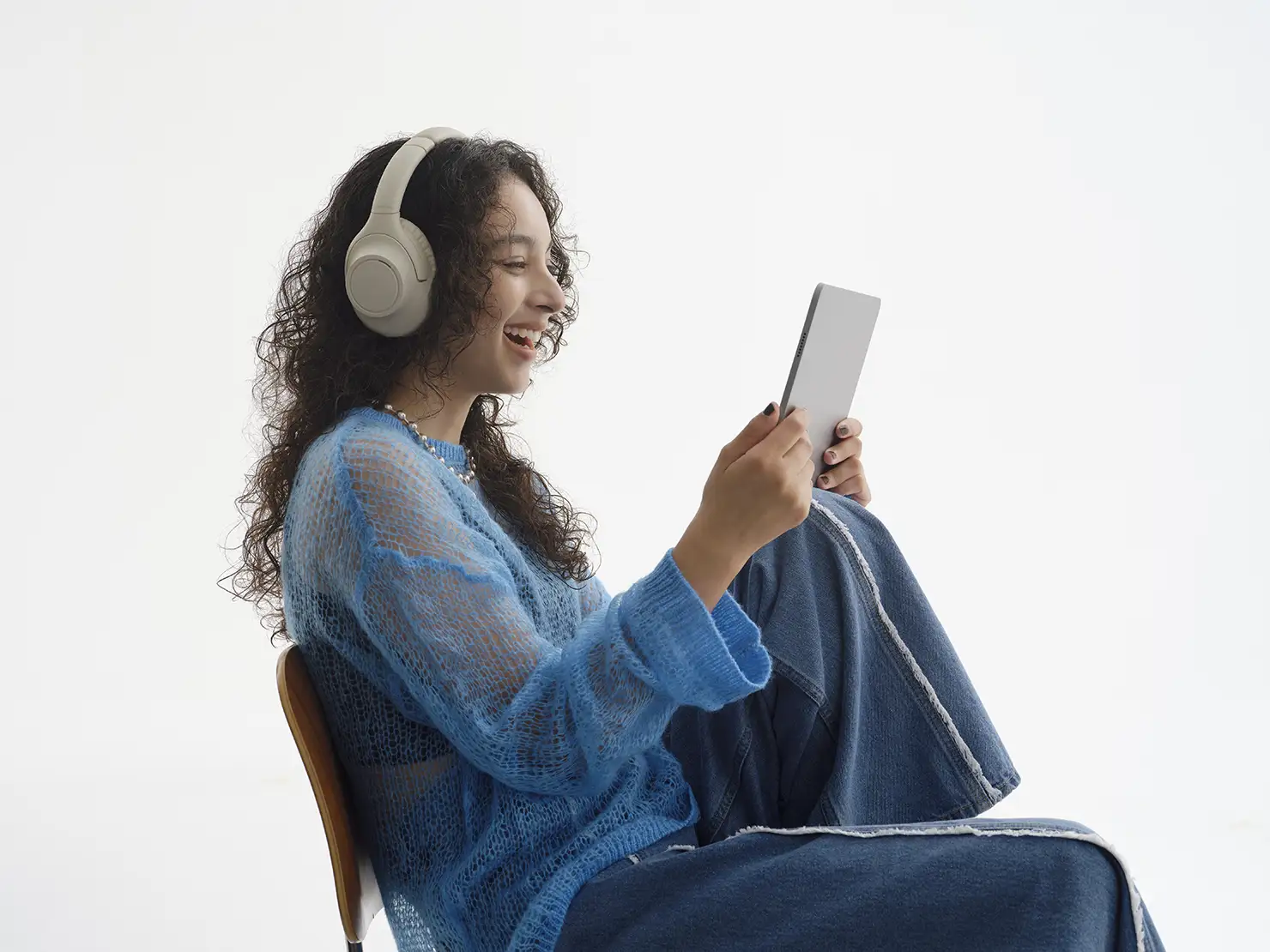 迫力のある低音、自分だけの世界。密閉型ヘッドホンの特徴