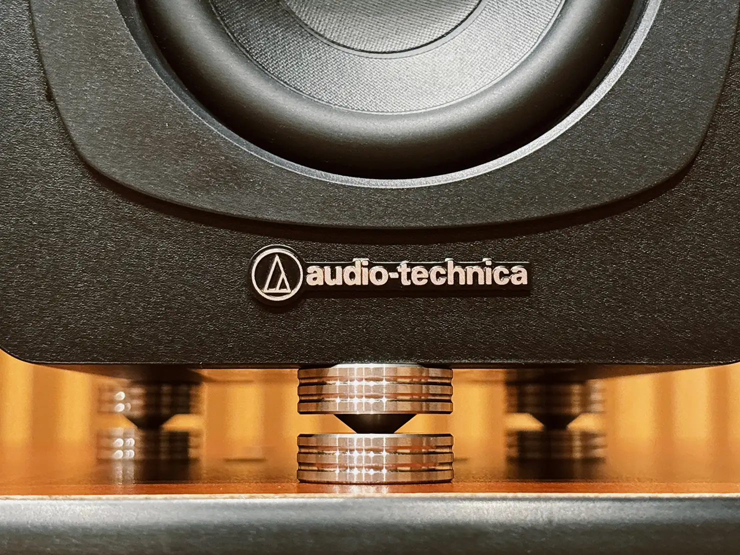 受けを使わなければ床やスタンドに傷をつけてしまいかねませんから、あまりこういう使い方をなさっている人は多くない