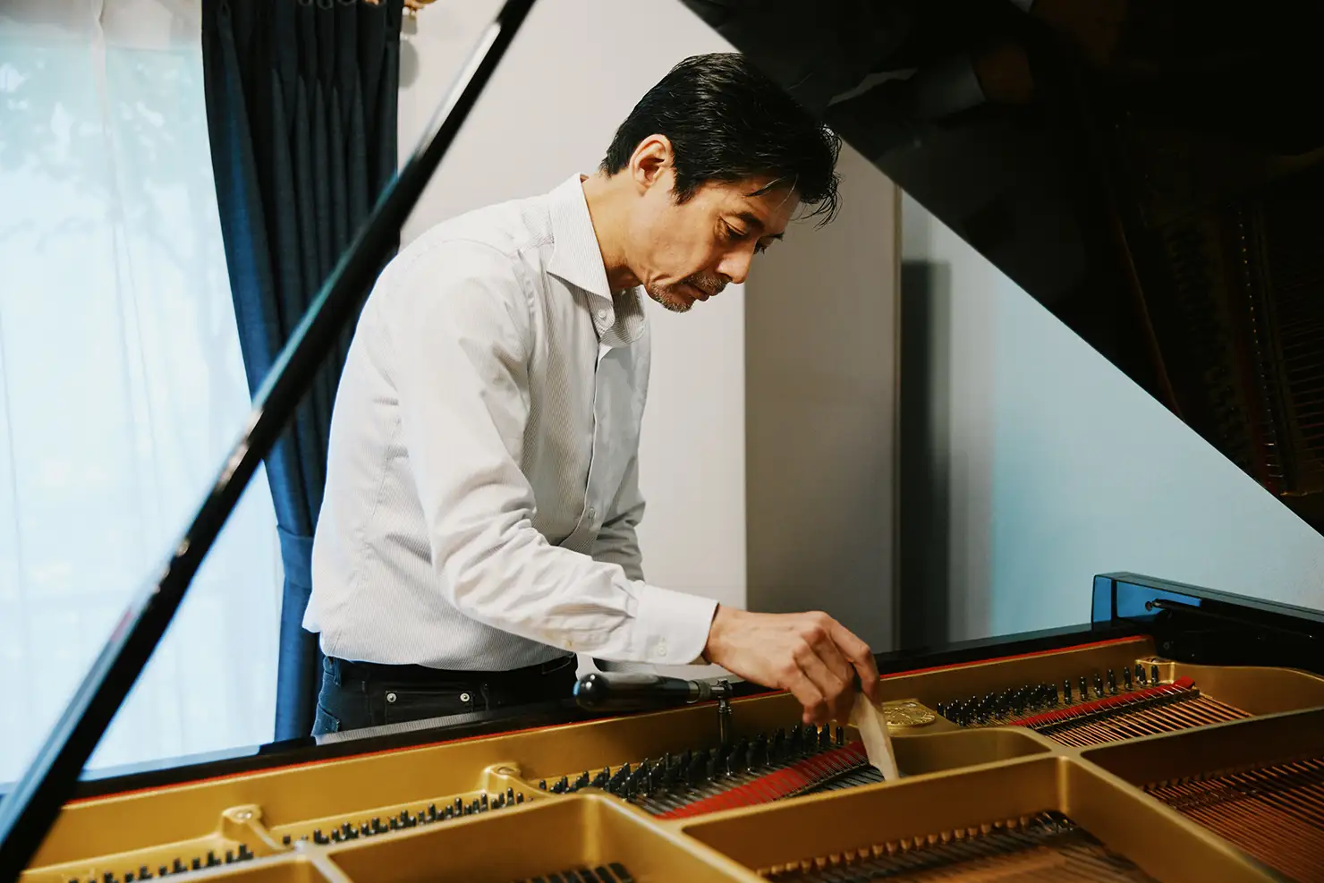 「音を整える」の先にあるもの。按田泰司に聞く、ピアノ調律師という仕事