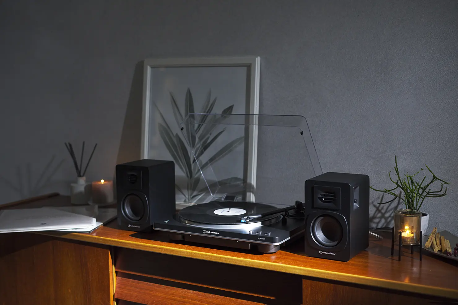 ポップスはやはり声が生きいきと弾むように飛び出し、ドラムスやベースラインの重低音も、そこそこしっかりと表現してくる