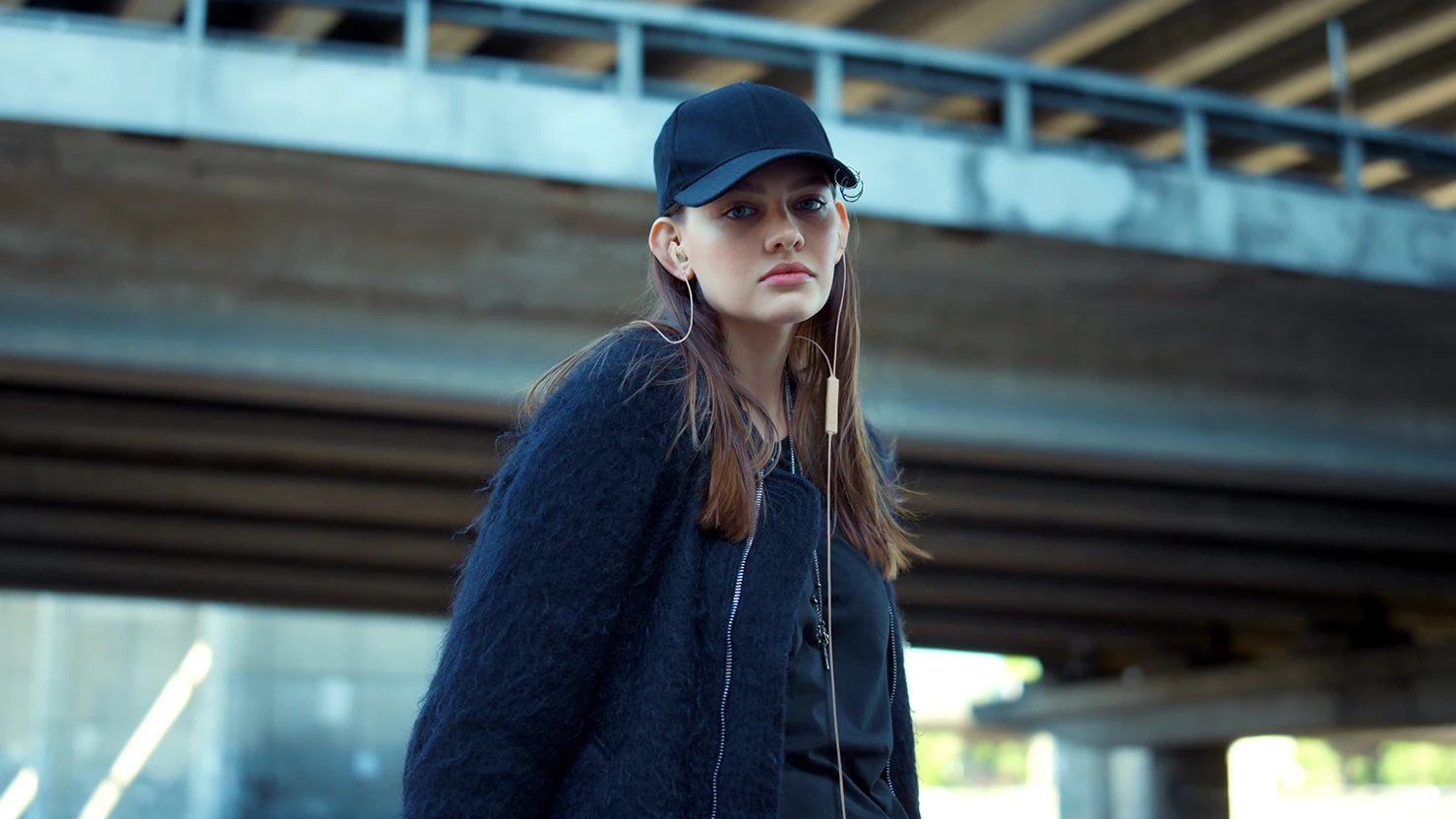 なぜいま、ワイヤードが人気？ ワイヤレス時代に有線のヘッドホンやイヤホンが支持される理由