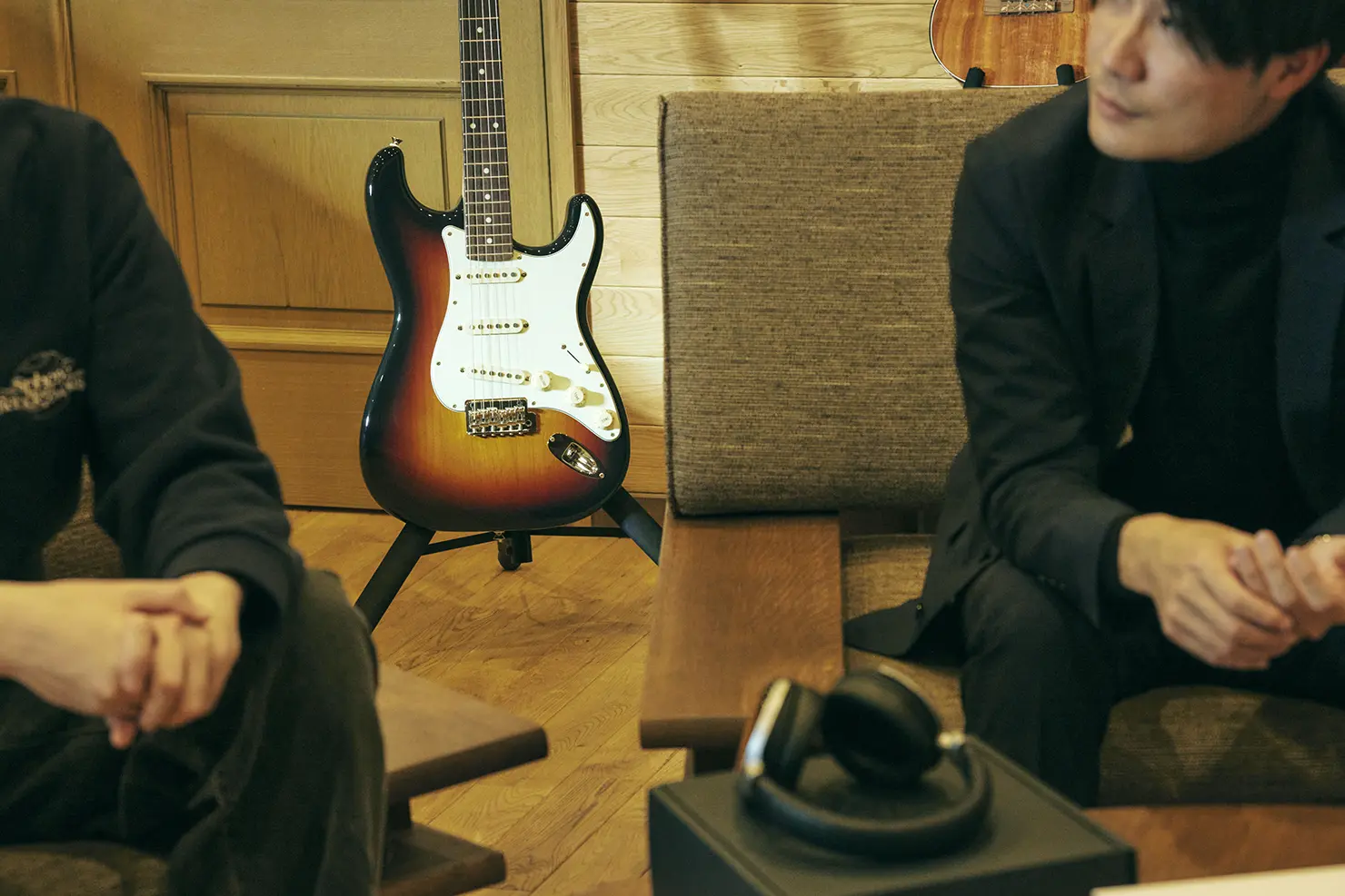 3トーン・サンバーストのギターは、遠目で見ても艶やかで美しいことがよくわかる。