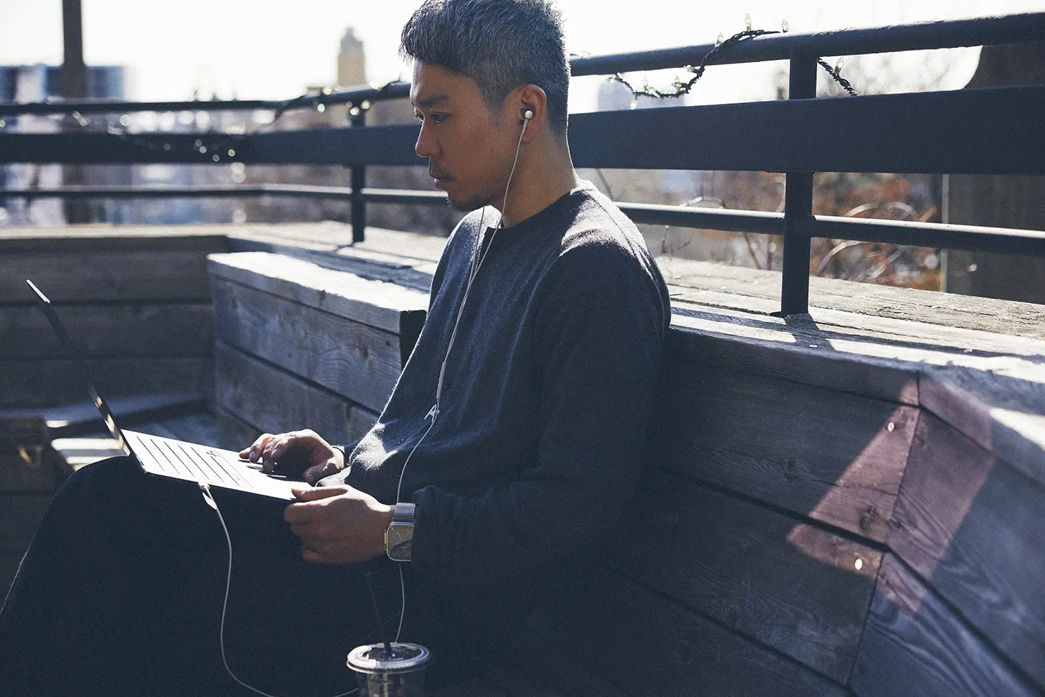 カフェやオフィスなど人が集まる場所では、Bluetooth環境も混雑しがち