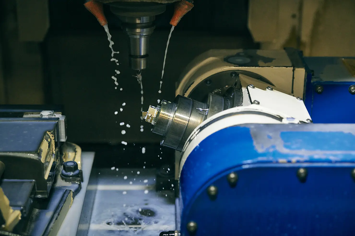 実際にカートリッジを切削しているシーン。