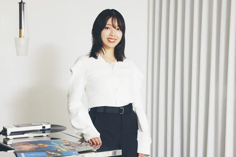 文芸評論家・三宅香帆はレコードをどう“読む”のか？