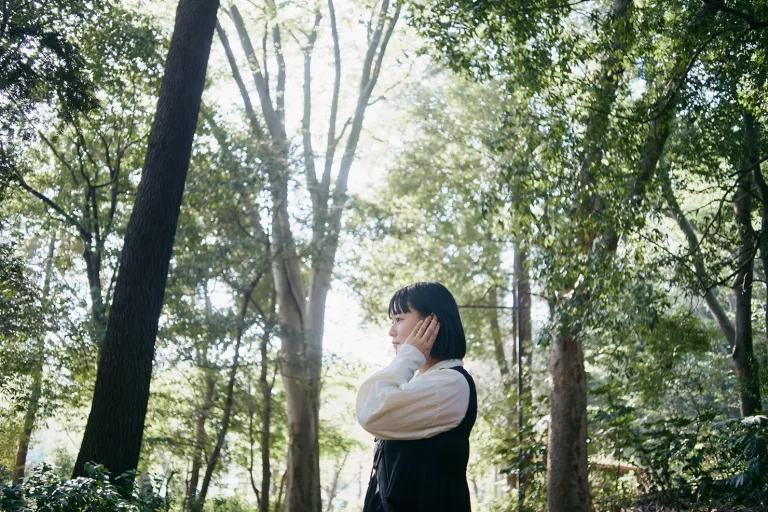 新型ノイキャンイヤホン『ATH-SQ1TW2NC』は、都市の“止まり木”になり得るーシンガーソングライター浮（Buoy）