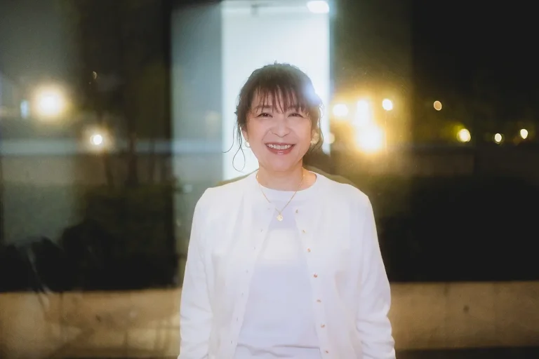 小野リサが奏でるジョビンとの再会──6年半ぶりの新作『Sue Ann』に至る邂逅と継承の物語
