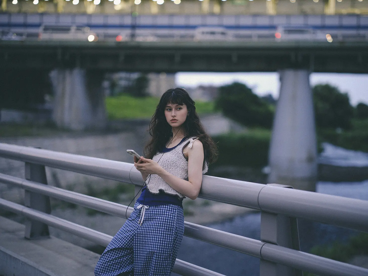有線がつなぐ、音楽との親密感。REJAYが歩く街の風景と日常のプレイリスト