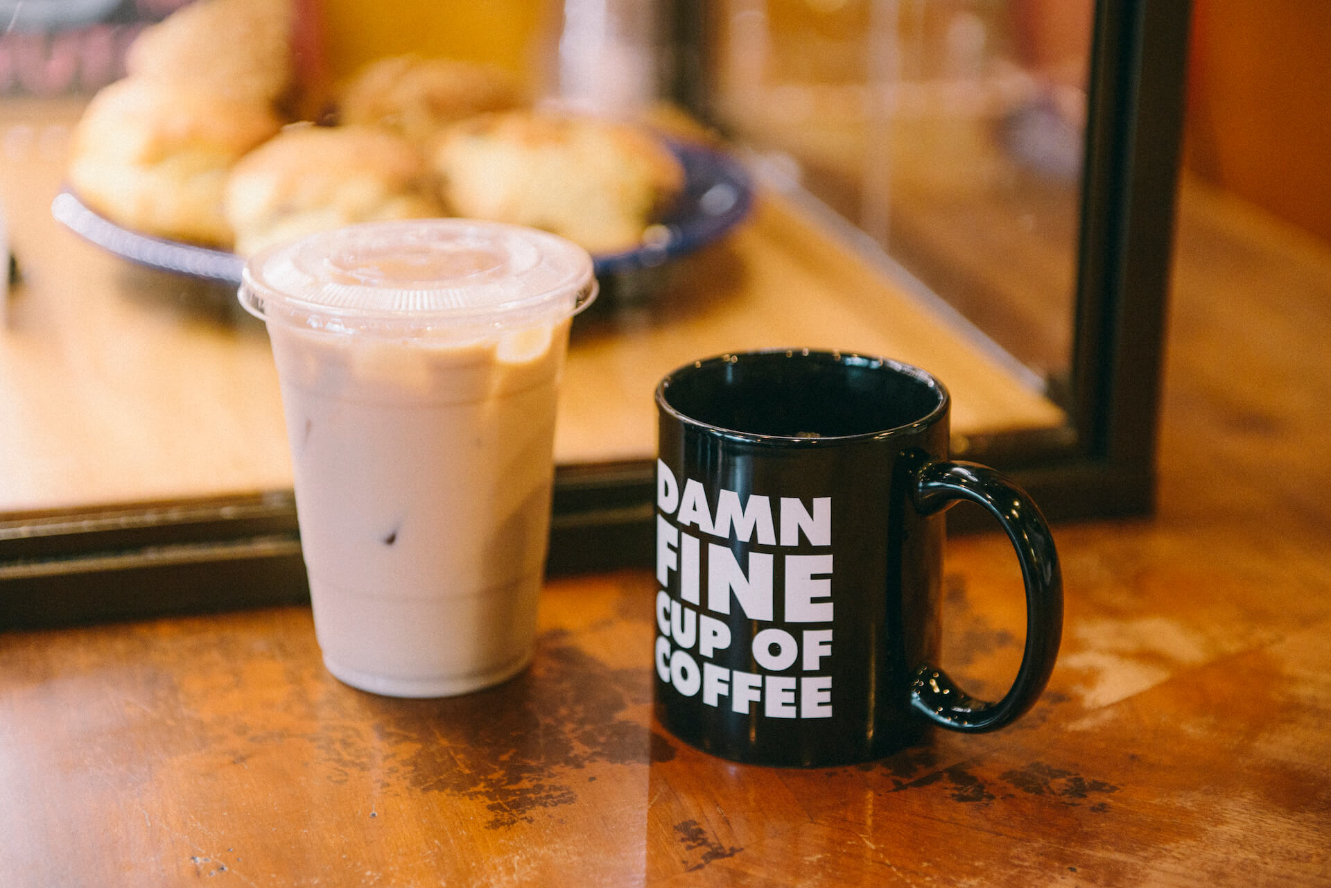 仕事の前に行きたいレコードショップ。淹れたてのコーヒーとアンティークに触れて、大人はゆっくり目を覚ます