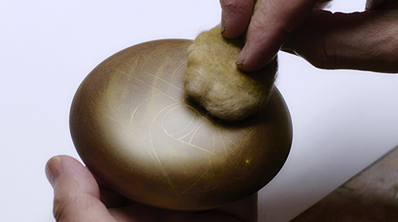 蒔絵を施した越前漆のハウジング