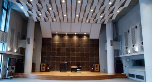 テクニカフクイの音響ホール。