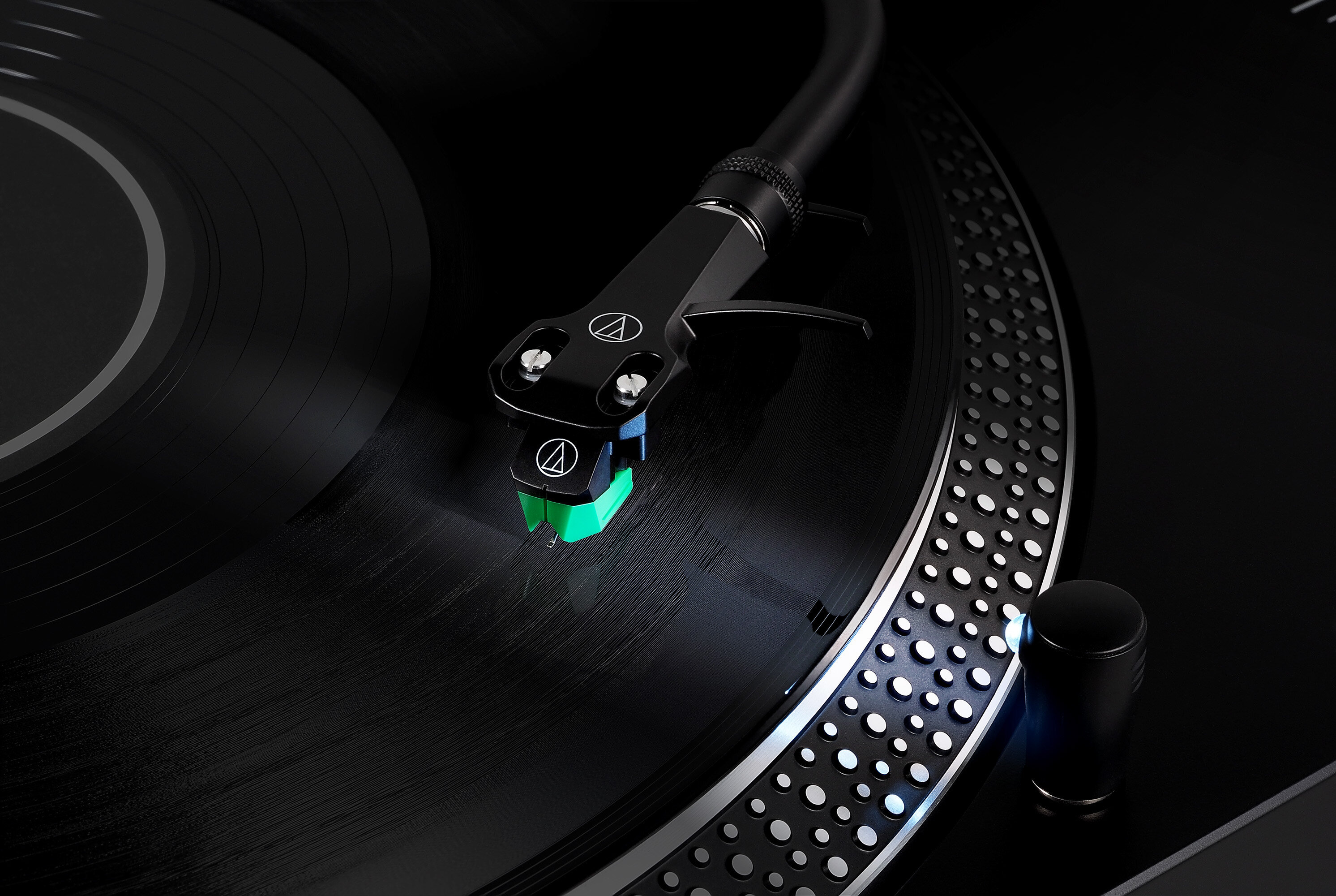 AT-LP120XBT-USB：当社製VMカートリッジAT-VM95E＋ヘッドシェルAT-HS6を搭載