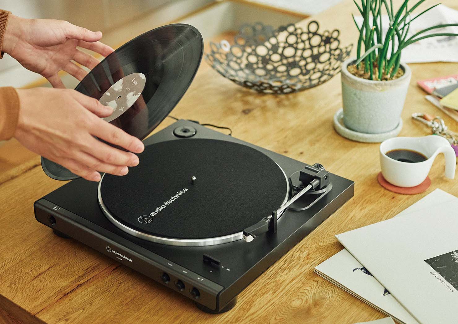 アナログレコードを聴くのは実は簡単。必要なものを詳しく見てみよう