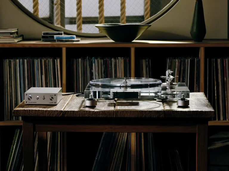 レコードプレーヤー『AT-LPA2』を徹底試聴。アクリル筐体がもたらす音質と表現力【レビュー編】